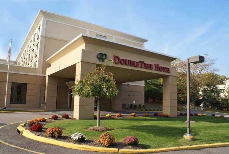 Doubletree By Hilton Mahwah Hotel Exterior photo